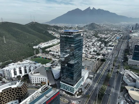 Slider image (5) Dr. Guillermo Guerra Gil de Leyva - Rhinoplasty Specialist